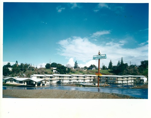 View of the Los Gatos MotoLodge