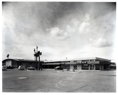 Exterior View of Stores at the Ann Darling Park Shopping Center