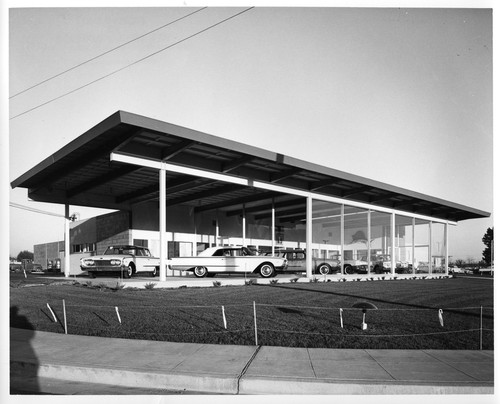 Image of the Los Gatos Paul Swanson Ford Dealership Showroom