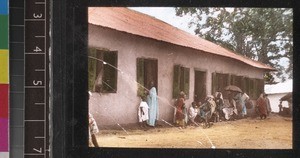 Dispensary and patients, Ilesha, Nigeria, s.d