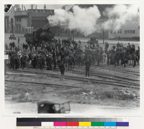 [Police herding strikers across railroad tracks along the Embarcadero]