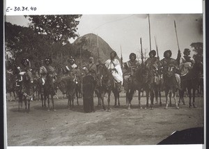 Der Häuptling mit seinen Reitern & ältester Tochter