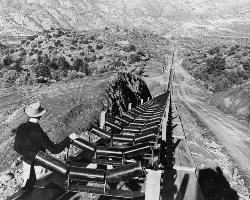 Shasta Dam: Aggregate conveyor under construction