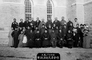 Baptised outside the church in Siuyen, 24 December 1939. In the last row is inter alia Pastor S