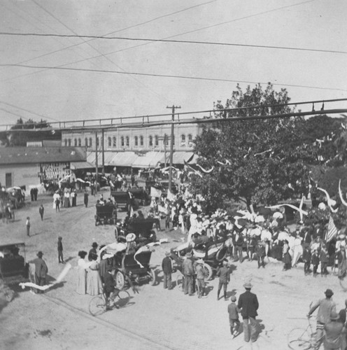 Plaza Square with automobile parade, Orange, California, ca. 1907