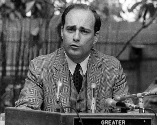 Bugliosi campaigning for D.A