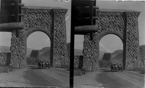 President Harding riding though the Roosevelt Entrance of Yellowstone Park