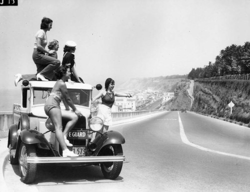 Five women, Roosevelt Highway