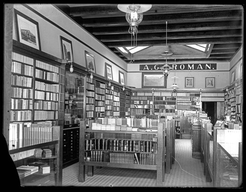 Vroman's bookstore, Pasadena, Interior