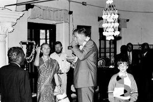 Billeder fra Kirkeminister Torben Rechendorff og bestyrelsesformand Thorkild Schousboe Laursen rejse til Indien 1992
