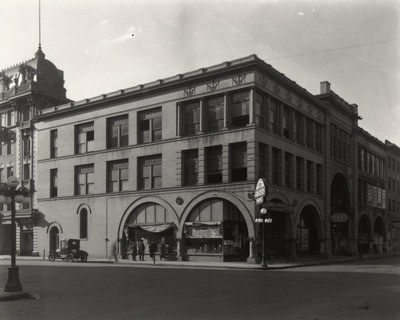 Stockton - Streets - c.1920 - 1929: Sutter and Market St., Home Supply Grocery