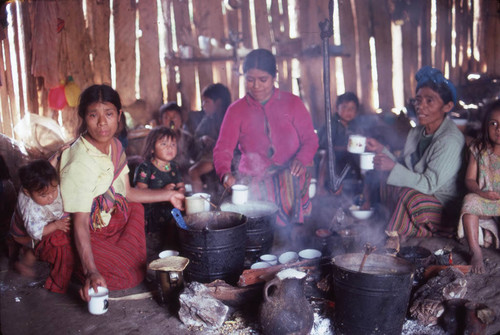 Guatemalan refugees cook, Cuauhtémoc, 1983