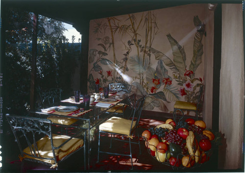 [Unidentified outdoor living spaces and sun rooms]. Tableware