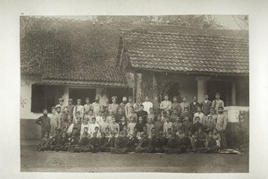 Employees of the weaving shop in Mangalore