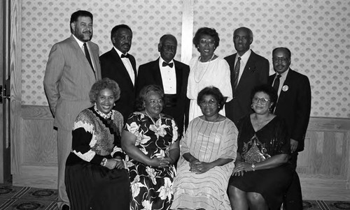 Arkansas Alumni dinner attendees posing together, Los Angeles, 1987