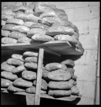 Popote [Stacked loaves of bread]