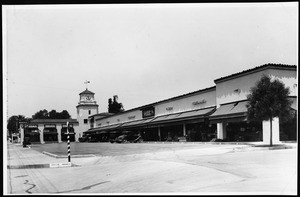 Exterior view of Aurora Market on Davis Avenue in Los Angeles, 1920-1929