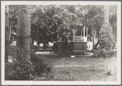 Bandstand in City Plaza Park at Lexington & Main Streets, 1908