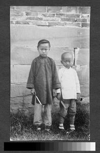 Siblings pose for a photo, Sichuan, China, ca.1911