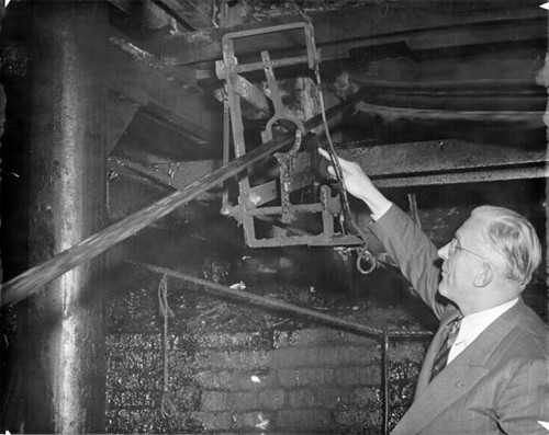 [J. J. De Moore, California Street Railway superintendent, displaying a device designed to detect damaged cable car cable]