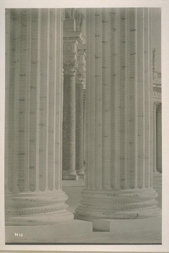 H15. [Colonnade, Court of the Universe (McKim, Mead and White, architects).]