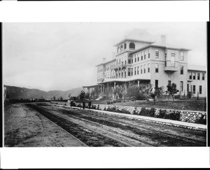 Painter Hotel, Pasadena, looking west, ca.1889
