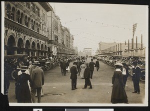 Street (Windward Avenue?) in Venice, CA, CA, ca.1915