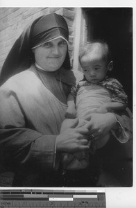 Maryknoll sister with a new orphan at Fushun, China, 1937