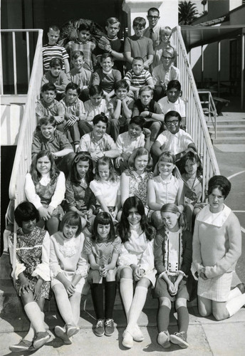 Avalon Schools, Mr. Felkley's sixth grade class, 1968-1969, Avalon, California (front)
