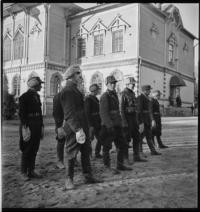 Heinola [Soldiers in front of Heinola Seminary building]