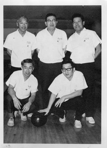 Nisei Old timers' Bowling League Team