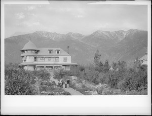 Exterior view of the Andrew McNally residence in Altadena, ca.1900