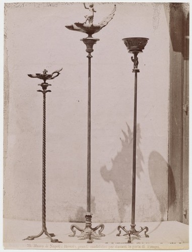 70. Museo di Napoli: Bronzi: grandi candelabri per davanti le porte di Pompei