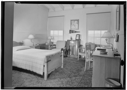 Camp Pendleton barracks. Bedroom