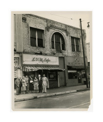 Dockweiler children in front of old Dockweiler home on First Street and Broadway before demolition, 1952