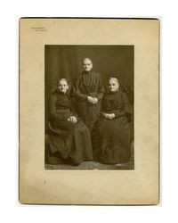 Margaretha Sugg Dockweiler with two women, one possibly her sister Christina Sugg Lehman, circa 1890s