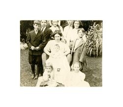 Gertrude Reeve Dockweiler and her children, circa 1906-1907