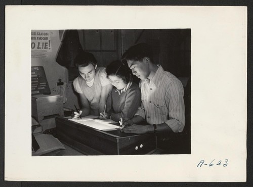 Evacuee artists who work on the Tulean Dispatch. (L to R) Dick Kurihara, Martha Mizuguchi, Mas Inada. Photographer: Stewart, Francis Newell, California