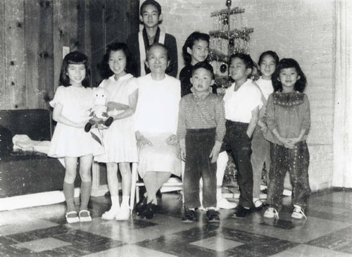 Family picture of children and grandmother, Ko Po Kwok, at Christmas