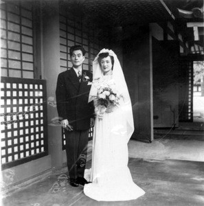 Japanese Western style wedding in a Japanese setting