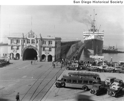 Cabs and busses waiting for passengers exiting the SS Virginia at the Broadway Pier