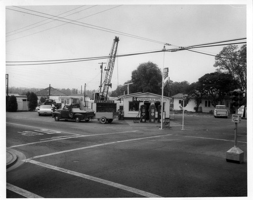 Photograph of Homer Fikes gas station