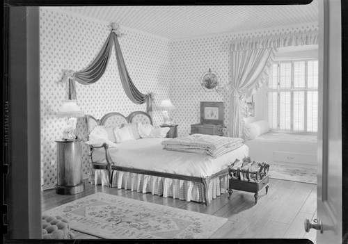 Arden, Eve [and Edward Bergen], residence. Bedroom