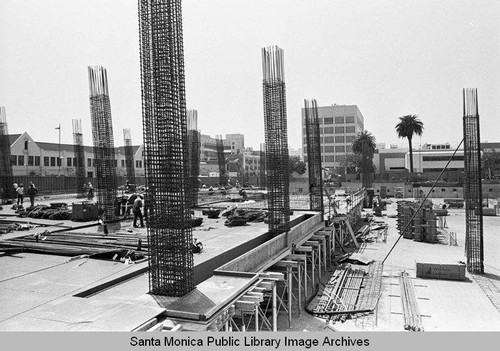 Construction of the new Main Library, first floor, Santa Monica Blvd. and Sixth Street, looking towards Sixth Street, Santa Monica, Calif. (Library built by Morley Construction. Architects, Moore Ruble Yudell.) April 13, 2004