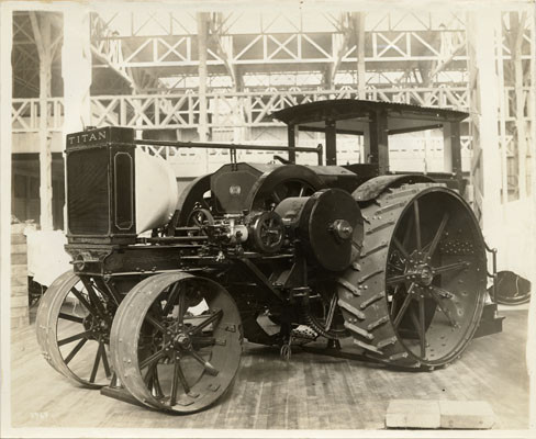 [Traction engine on display at the International Harvester Company exhibit at the Panama-Pacific International Exposition]