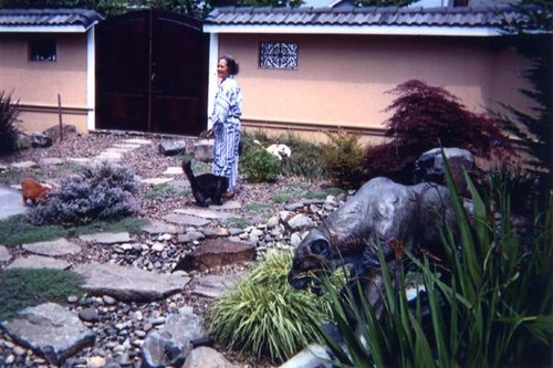 Patricia Whiting in the courtyard