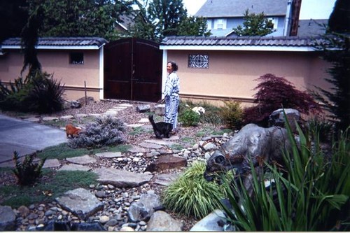 Patricia Whiting in the courtyard