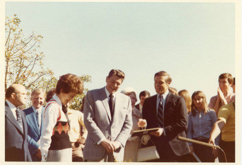 President Banowsky presenting a plaque to Governor Reagan, Nancy Reagan and Chancellor Young to the L