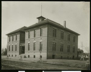 New grammar school at Hanford, 1900