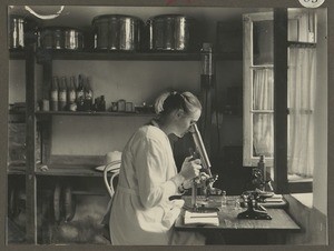 Nurse Käte Reuter using microscope, Mbaga, Tanzania, ca.1929-1940